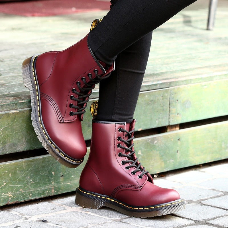 ElevateStyle: Unisex Leather Height-Increasing Boots