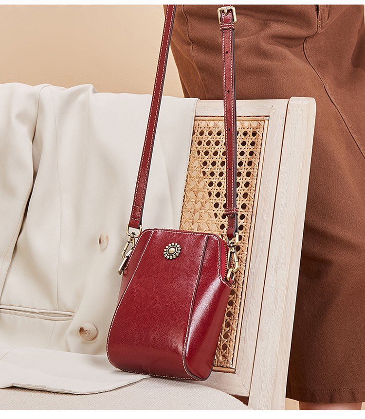 CASUALATTE™  Chic Convenience: Jasmine  Mini Crossbody Bag